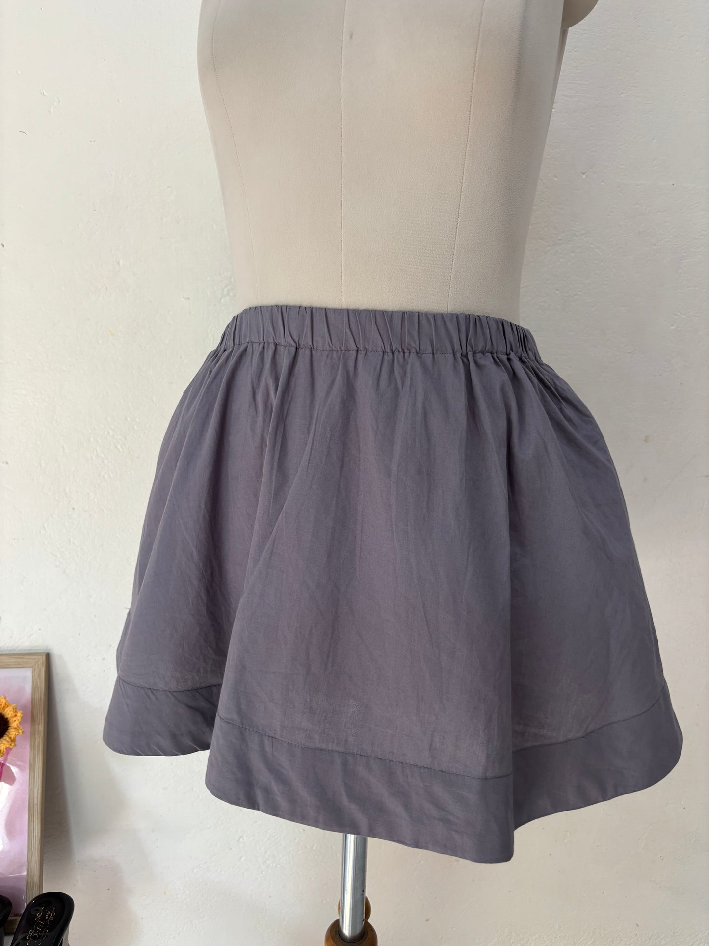 Grey mini skirt with pockets