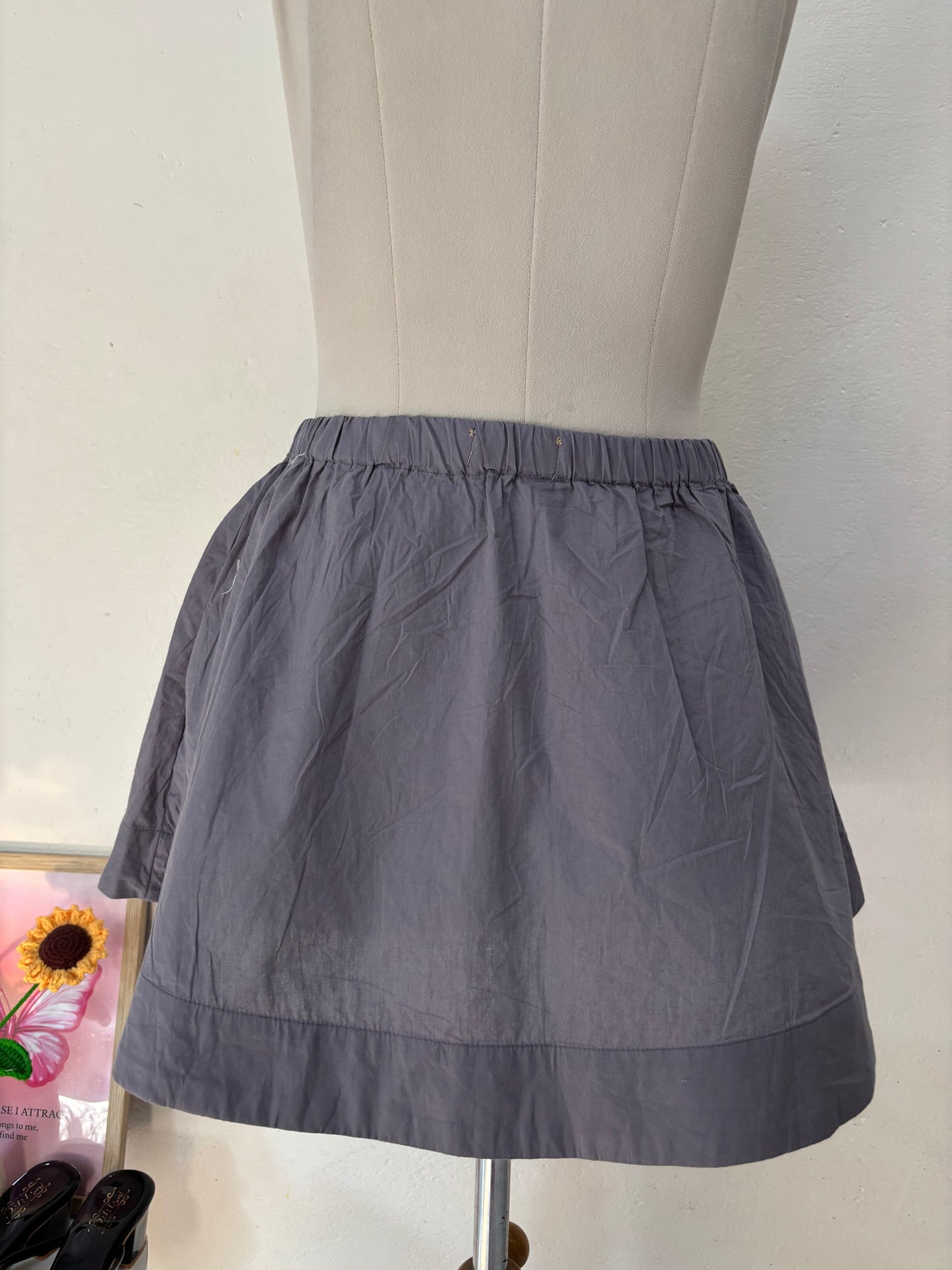 Grey mini skirt with pockets