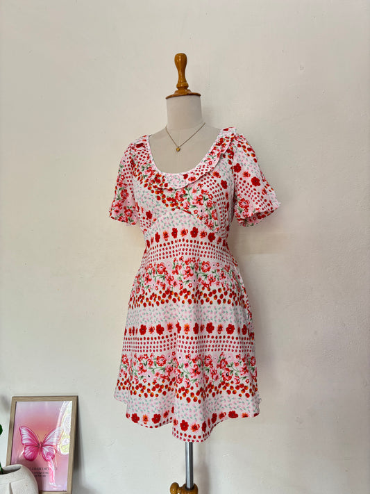 White flowers and tomato printed short dress